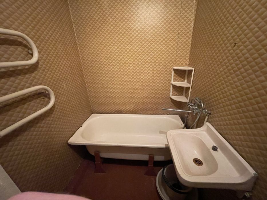 Продається 2-кімнатна квартира в Тернівському районі.