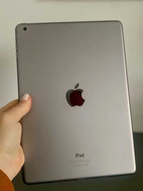 iPad Air Wi-Fi 9.7" – Model A1474 – 16 GB – Space Gray64752186533506122