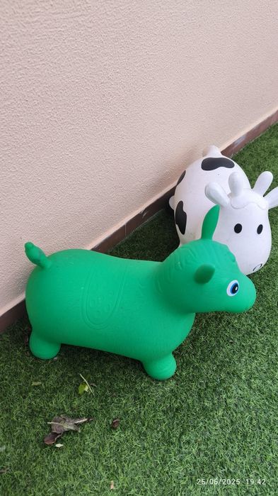 Saltitoes em borracha infantil