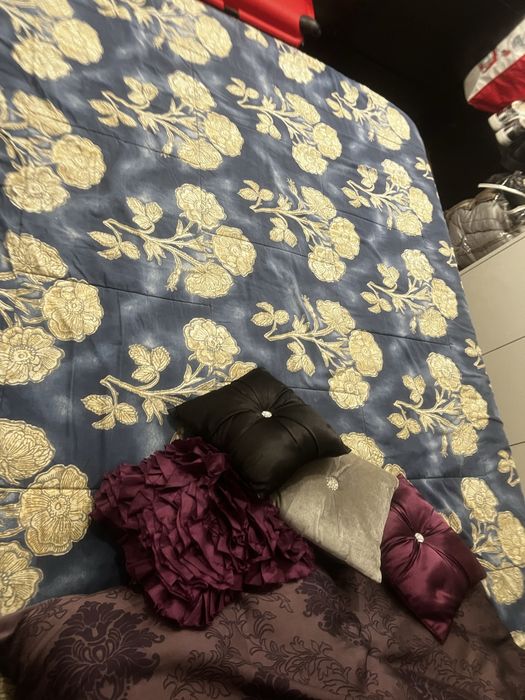 Cama de casal semi nova