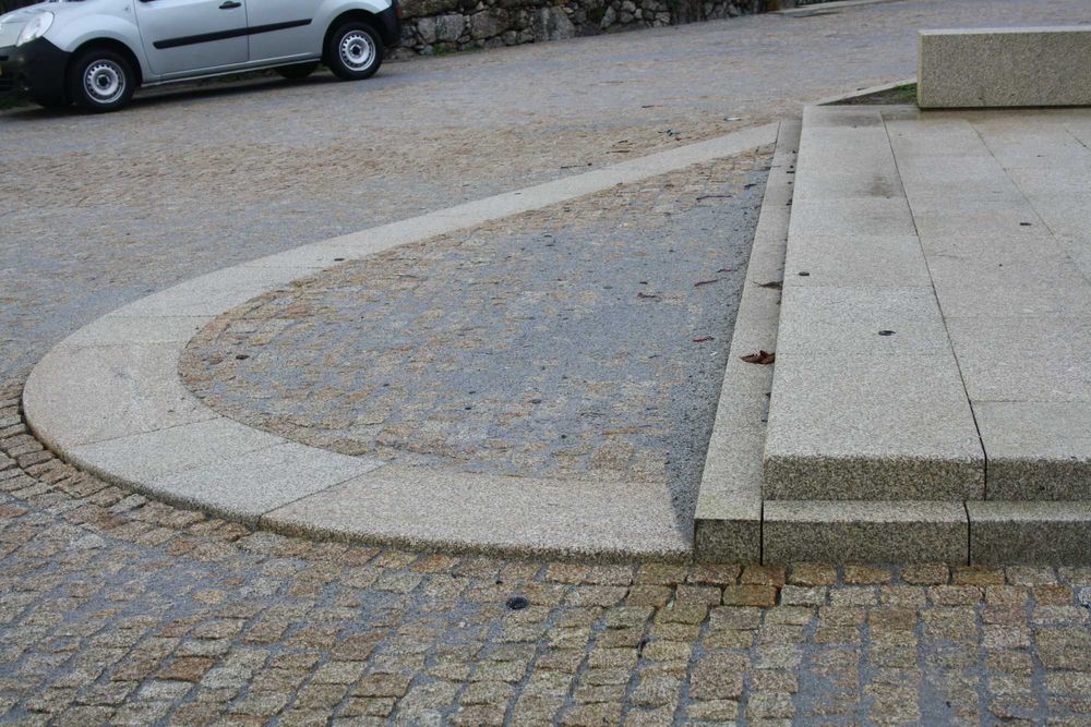 Lancil/guia em granito cinza