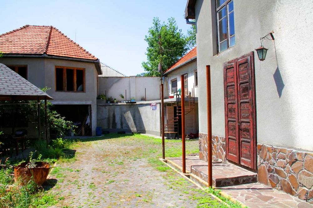 Будинок 390 м², місто Берегове, Закарпатті Під міні-готель або 2 сім’ї