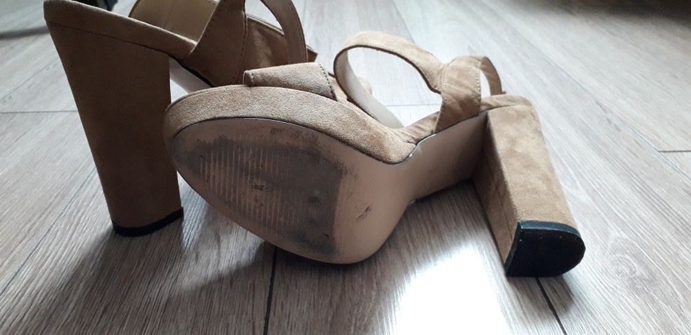 Buty na obcasie - marki House - rozmiar 36