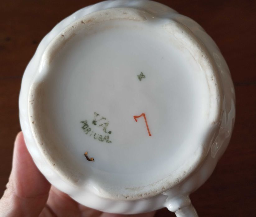 Antiga chávena de chá com pires em porcelana Vista Alegre 1924 a 1947