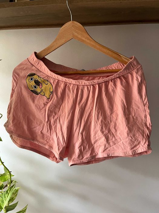 Różowe krótkie spodnie od piżamy z pieskiem buldog rozmiar L