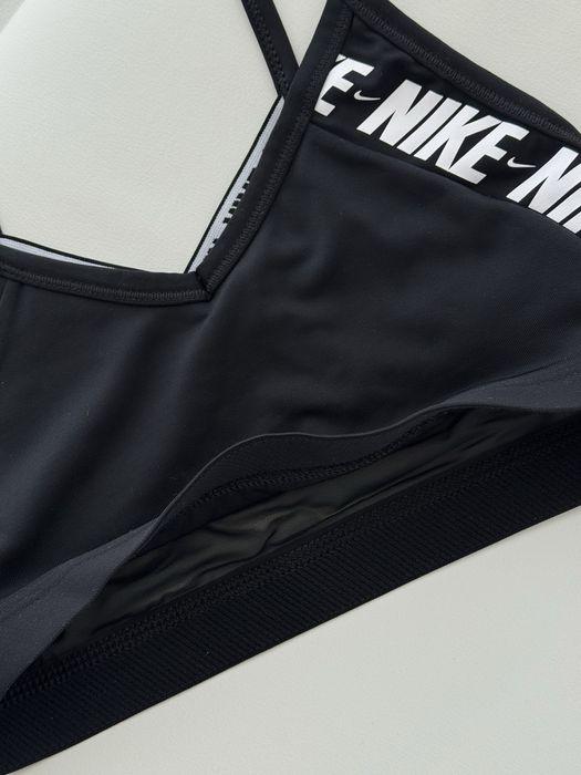 Nike топ спортивний