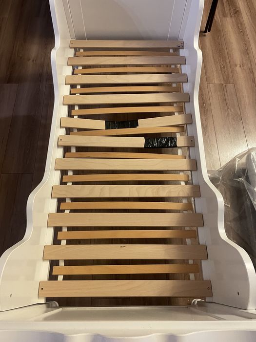 Łóżko drewniane dziecięce