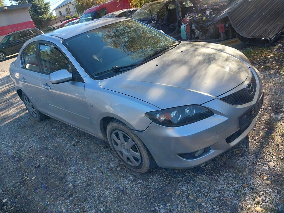 Posiadam czesci mazda 3 sedan   1.6  16v  2005r
