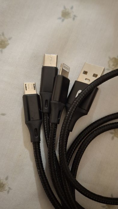 Fio USB com três entradas
