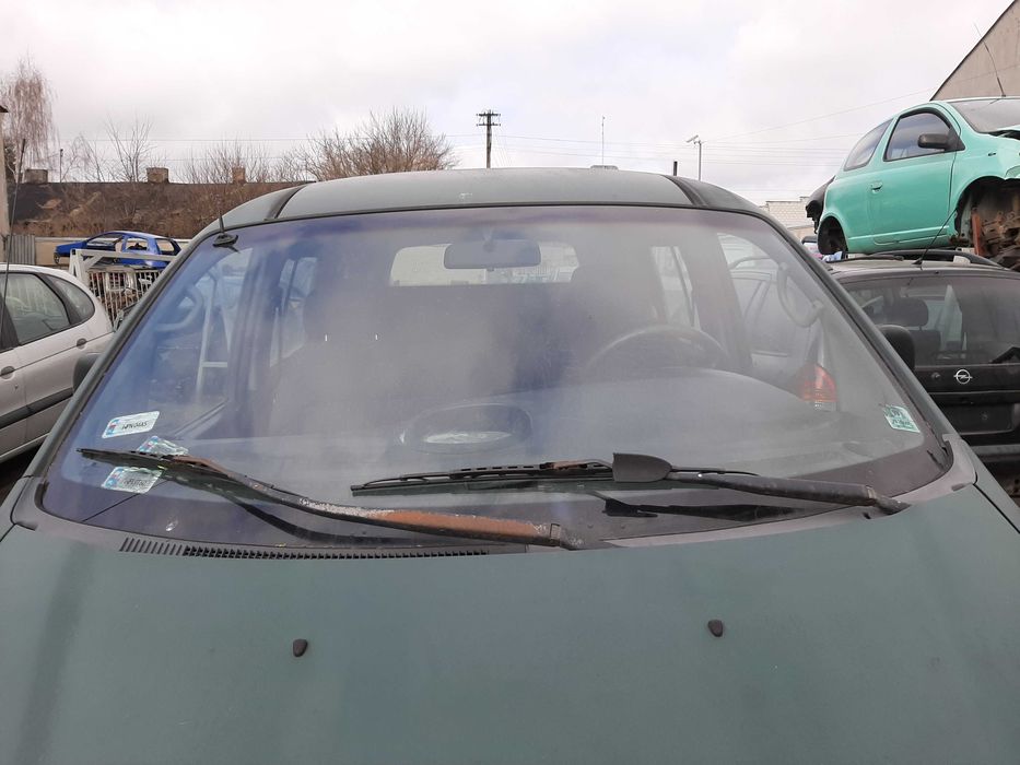 Hyundai H200 2.5D 1998r.Szyba przednia czołowa