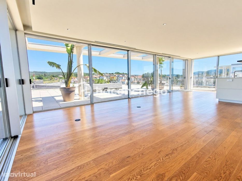 Penthouse T4 de Luxo em Barcelinhos – Totalmente Equipada com equipame