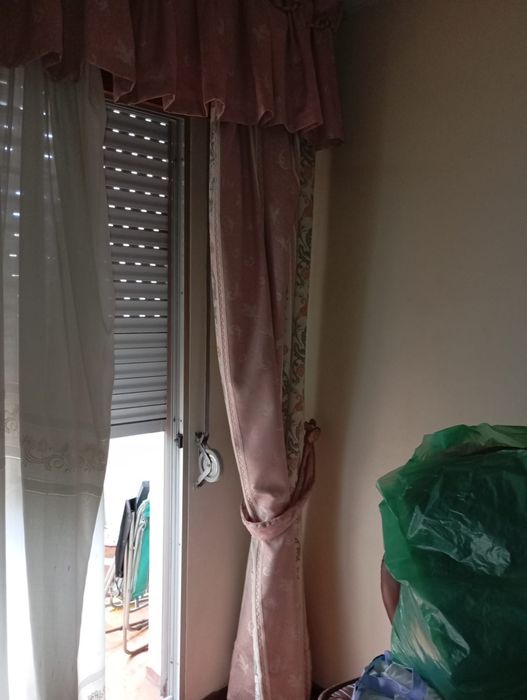 Conjunto de Cortinados Clássicos com Bando (Estilo Sanefa)