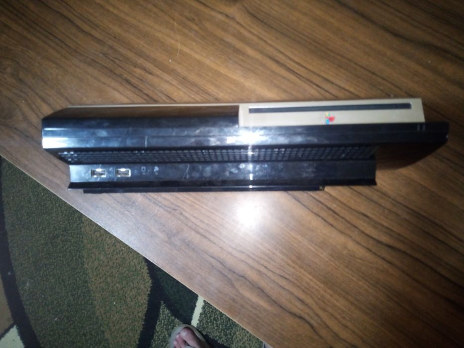 PS3 работает хорошо и отличное состояние