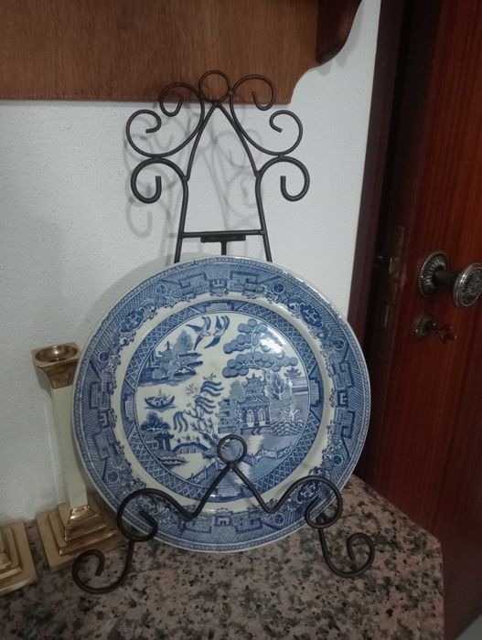 Suporte em metal para pratos, travessas, quadros