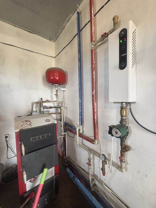 Продам житловий будинок з ремонтом та підвалом від власника