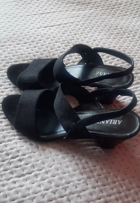 Sandały eleganckie na obcasie