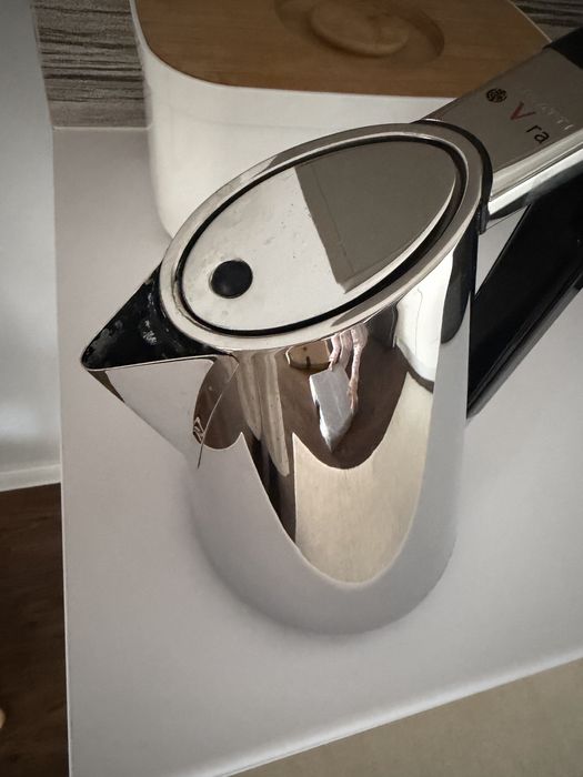 Czajnik Bugatti Vera srebrny