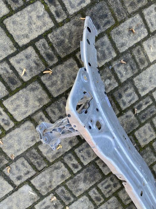 Mercedes C Klasa W205 Pas Przedni