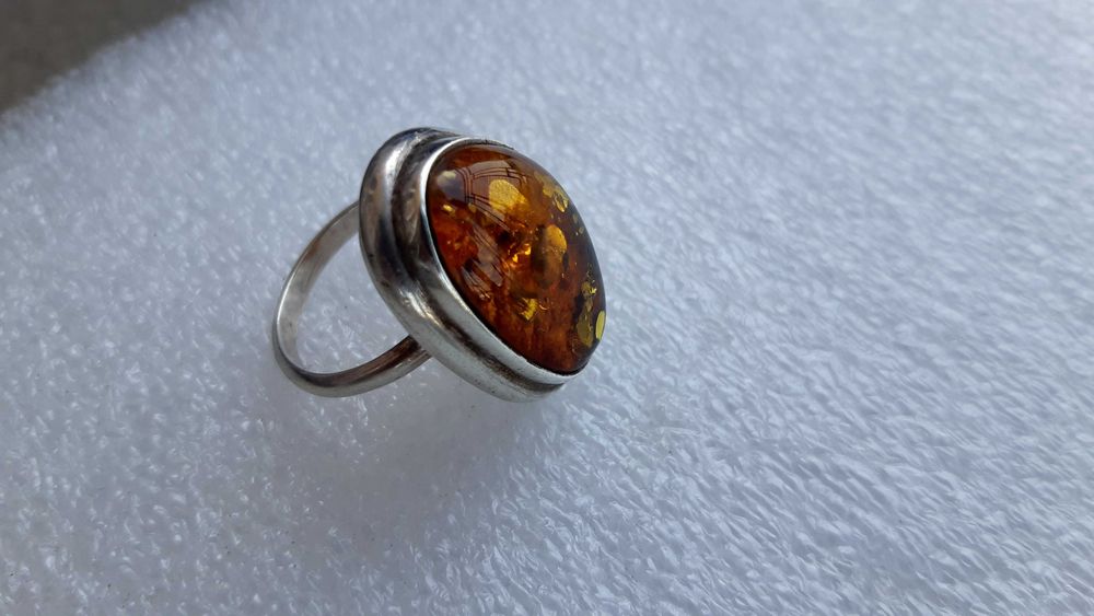 WARMET   BIAMET  Babciny pierścionek z bursztynem duży 12,9 gram