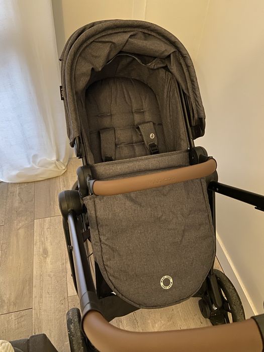 Carrinho Maxi Cosi com ovo