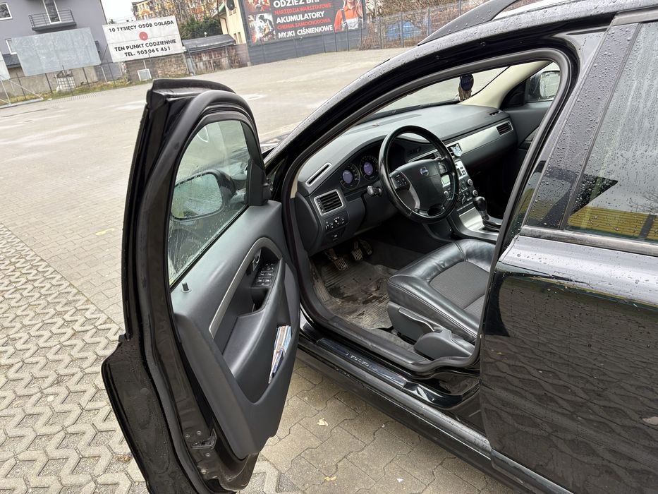 Volvo V70 | 2.0 145KM | Xenon | Tempomat | Hak | 2 kpl nowych kół