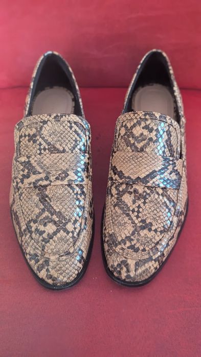Sapatos mocassim animal print Zara