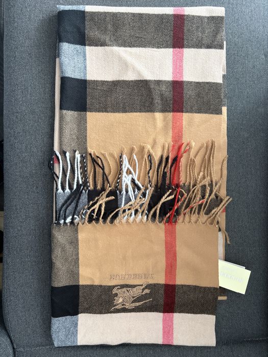 Szalik Burberry from London