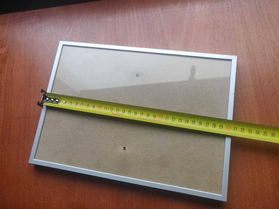 Moldura com aro metalico