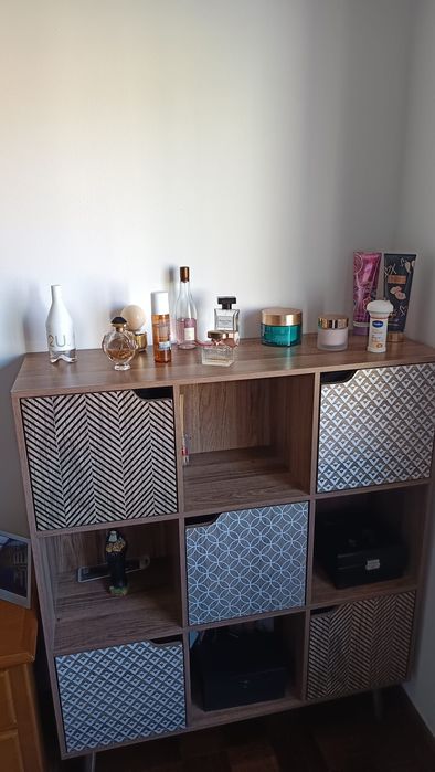 Vários móveis em bom estado