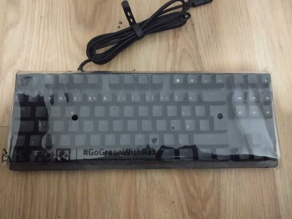 Razer Huntsman V3 X TKL – Teclado Mecânico (Novo)