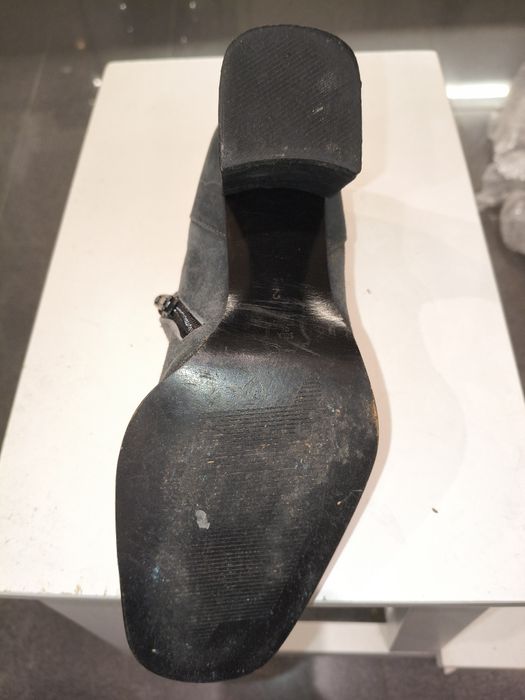 Botins cinzentos em camurça