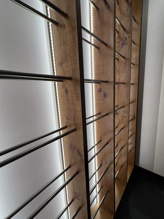 Garrafeira em Madeira com Iluminação LED Integrada