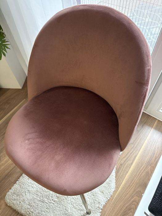 Krzesła rożowe komplet 4 sztuki