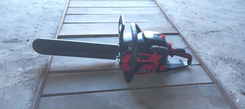 Пилка майже нова