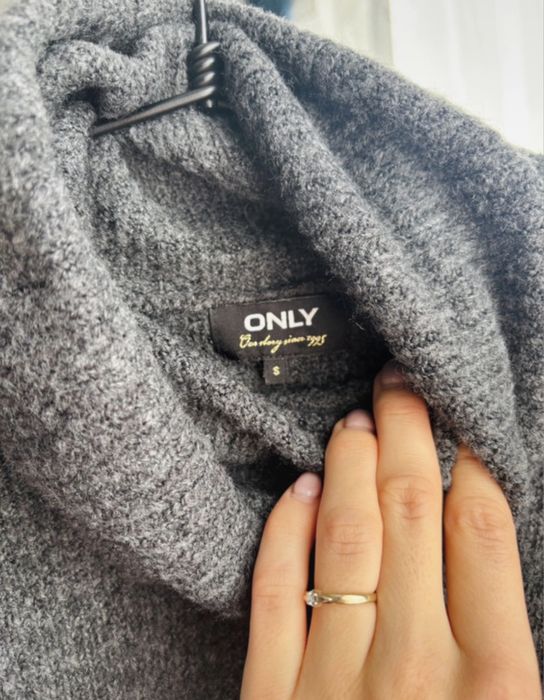 Sweter długi sukienka sweterkowa golf damski szary 36 Only