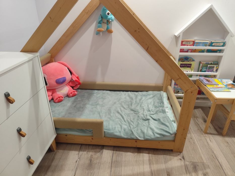 Łóżko domek z obiciami