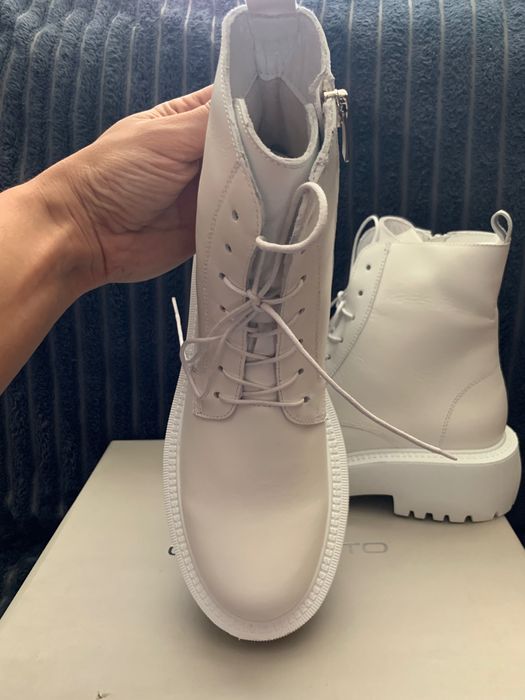 Продам осінні черевики