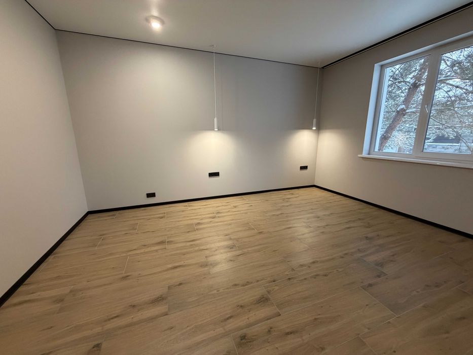 Шикарний будинок на 15 сотках, з ремонтом, з виходом в ліс! з підвалом