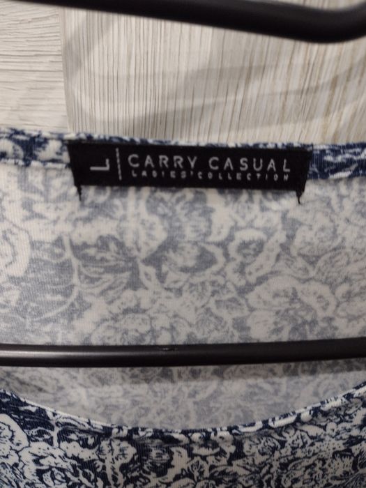 Sprzedam sukienkę damską z Carry