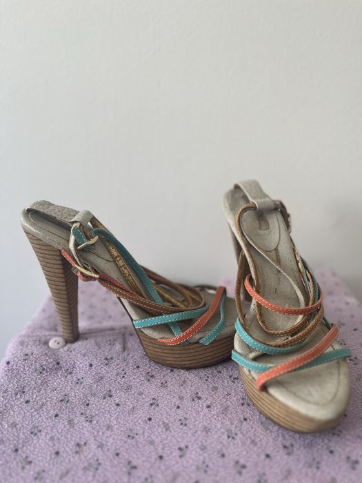 Sapatos de salto alto usados Dumond