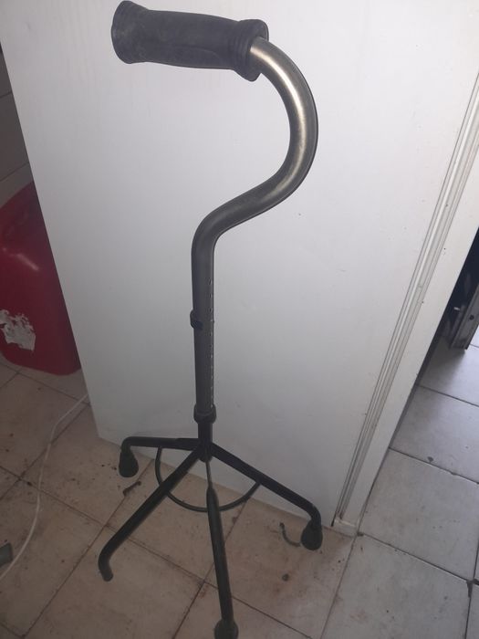 Vendo andarilho novo moderno 30€