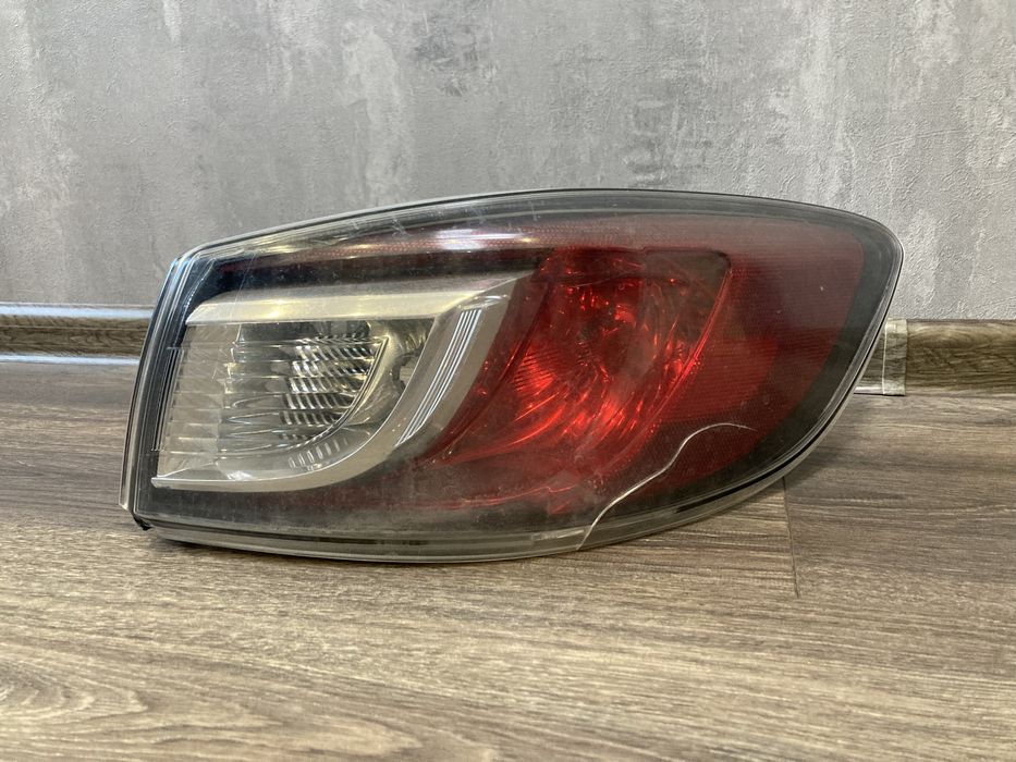 Задняя правая фара Mazda 3 BL BBM451150