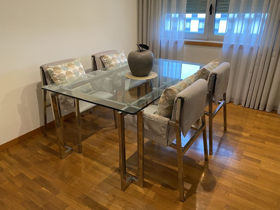Conjunto de Mesa + 4 Cadeiras – Qualidade e Design Exclusivo