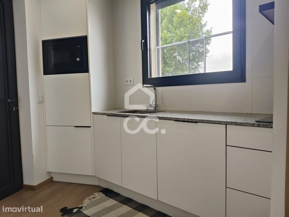 Moradia Térrea com jardim e garagem | Como Nova | Centro da Trofa