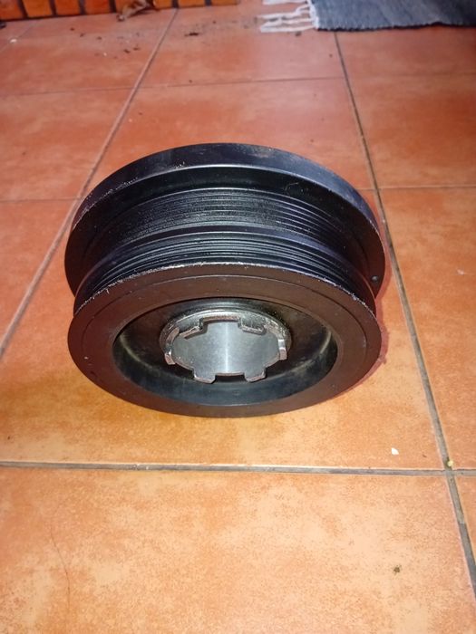 Vendo polie nova de motor BMW é 46