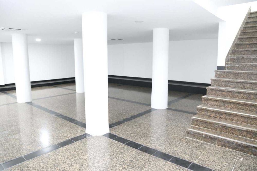 Loja com dois pisos, Penha de França (Venda ou arrendamento)