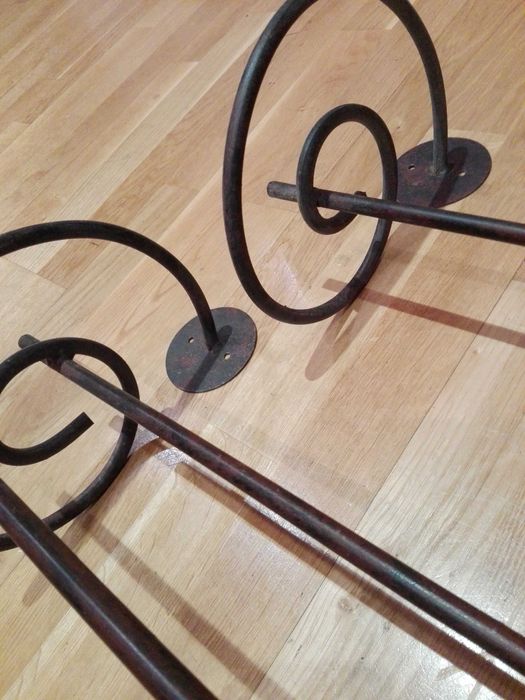 Toalheiros em ferro, peça Autor