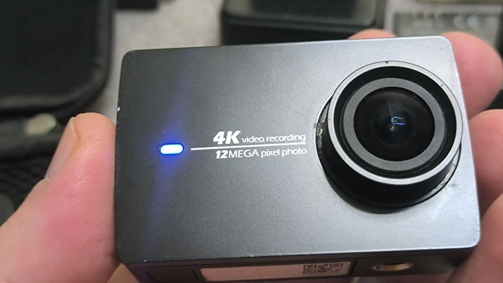 Екшн камера Xiaomi Yi 4K с комплектом аксессуаров