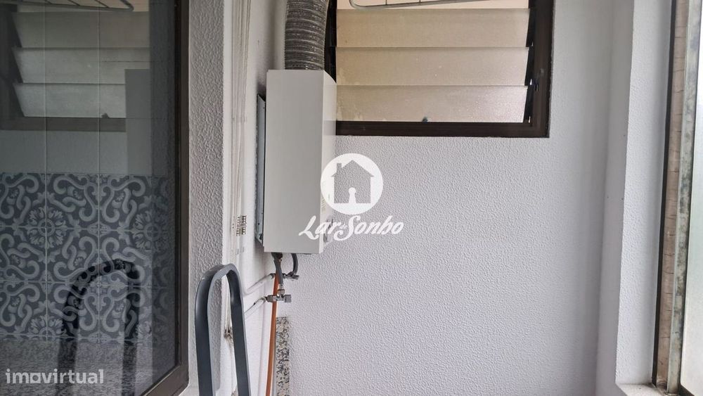 Apartamento T2, na zona da Rua Costa Cabral, junto ao Metro, dispon...
