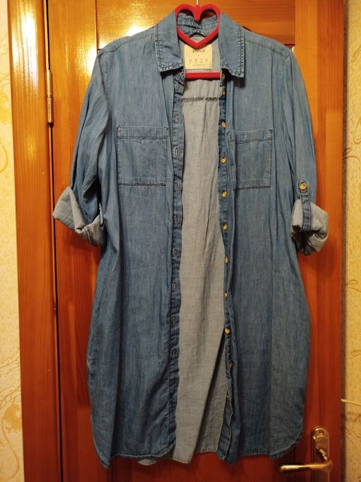 Віддам безкоштовно одяг для дівчини жінки блузка плаття джинсовка